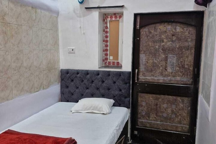 Room 45 of 76