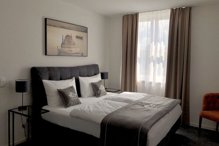 Room 2 of 33
