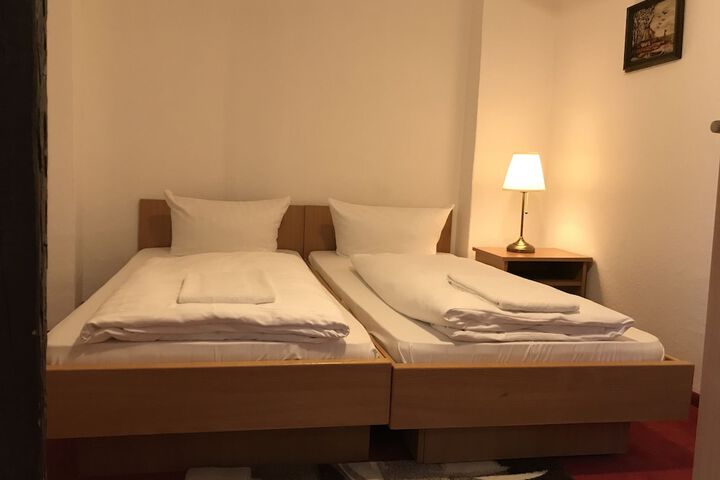 Room 10 of 31