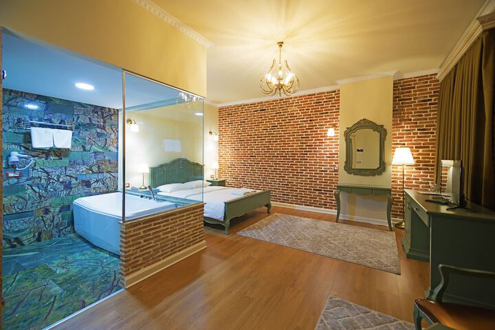 Room 21 of 47