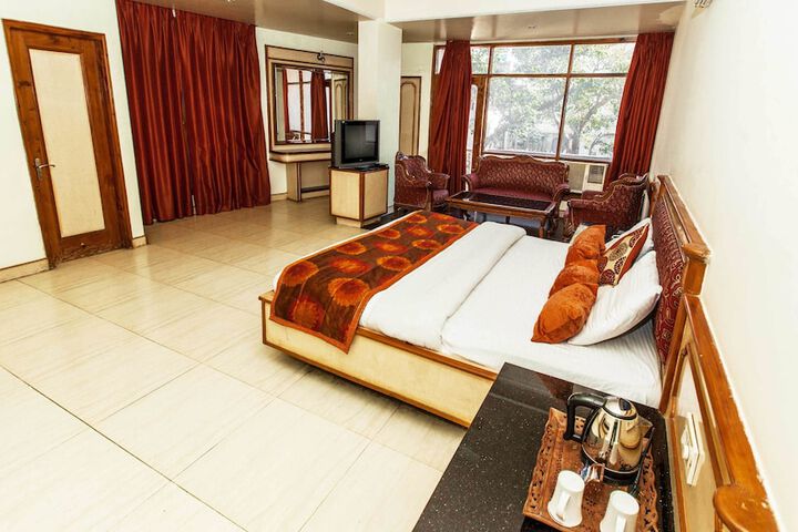 Room 14 of 90