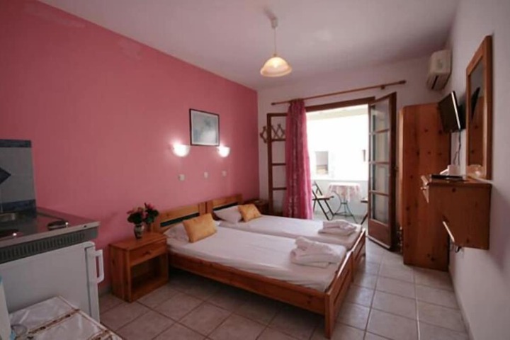 Room 14 of 33