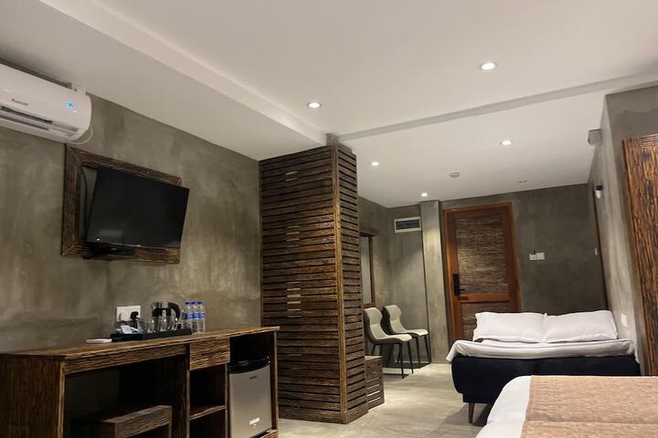 Room 20 of 37