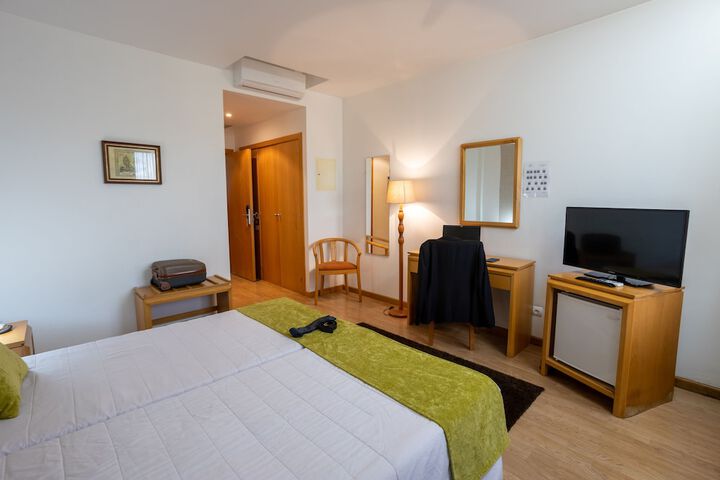 Room 6 of 34