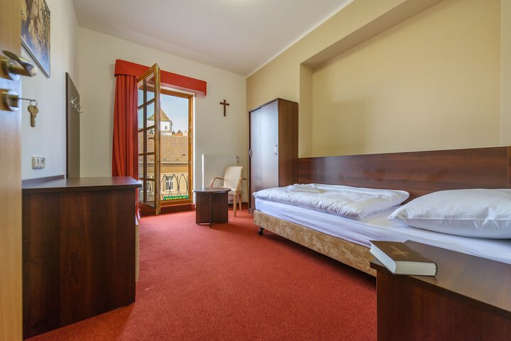 Room 7 of 42