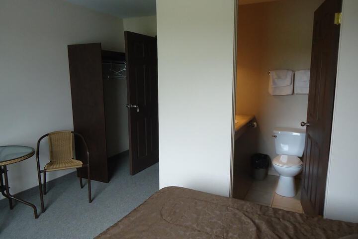 Room 12 of 28