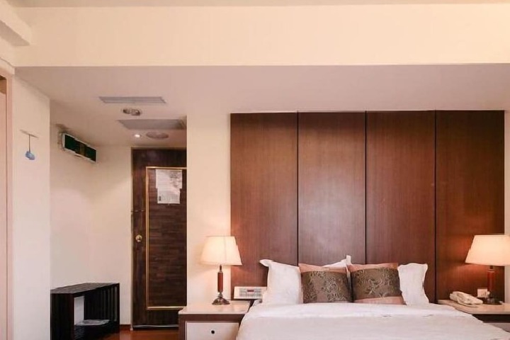 Room 35 of 60