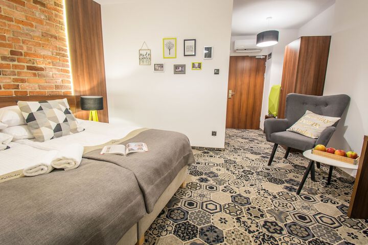 Room 4 of 73