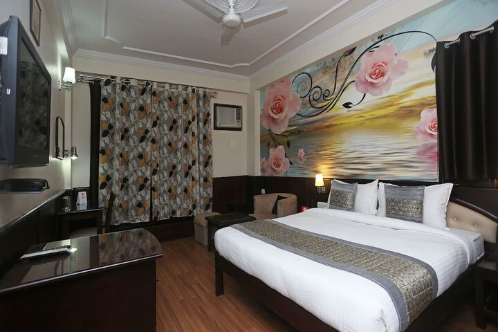 Room 13 of 19