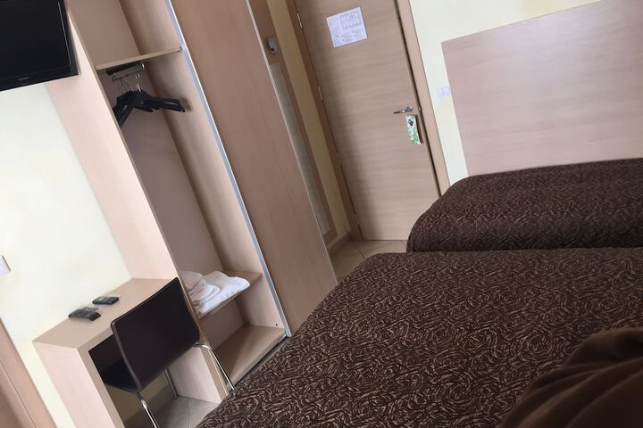 Room 17 of 34