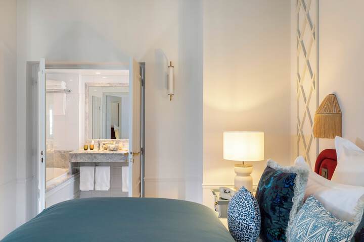 Room 18 of 53