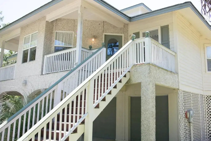 Exterior of Paradise Found on Fripp Island