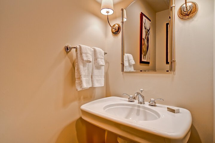 Room 183 of 209