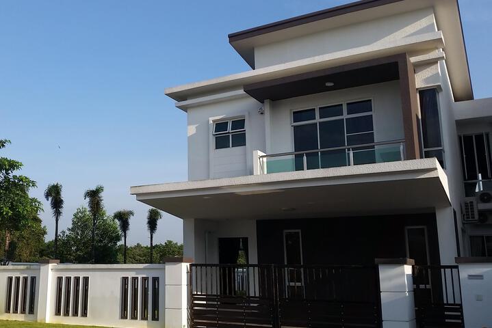 Garden House - Spacious and Comfy
