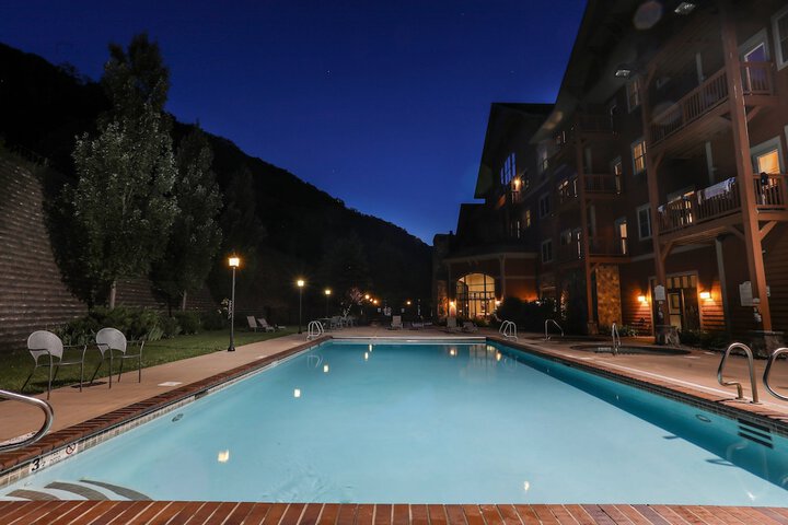 Pool 100 of 126