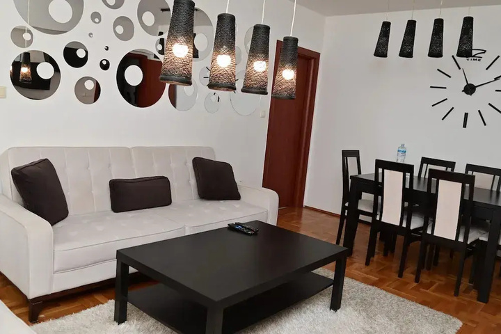 Room 9 of 15