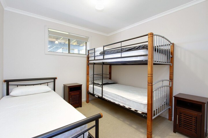 Room 5 of 18