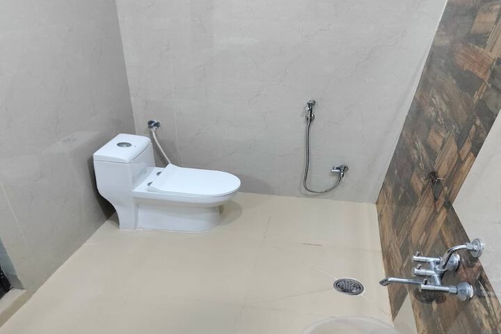 Room 13 of 21