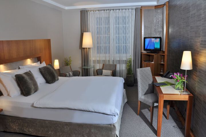Room 14 of 38