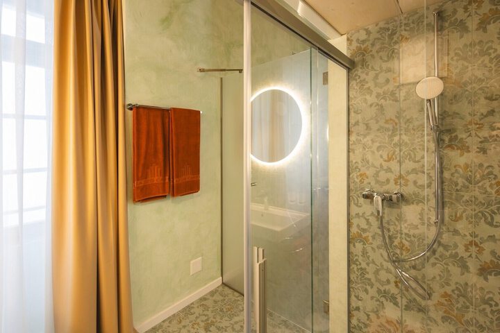 Room 38 of 47