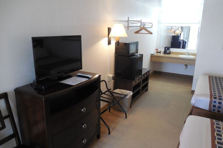 Room 28 of 54
