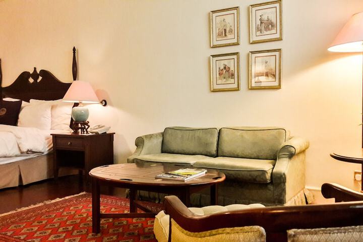 Room 6 of 113