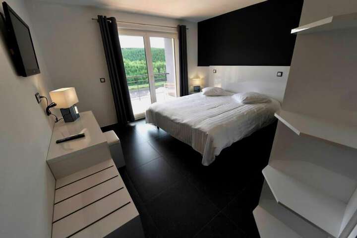 Room 9 of 28