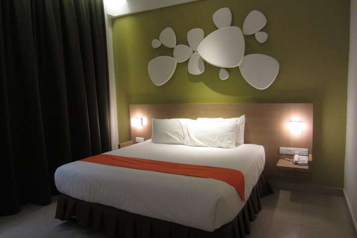 Room 17 of 39
