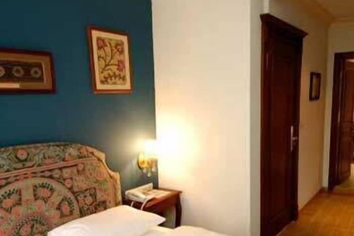 Room 32 of 50