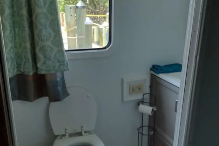 Room 7 of 19