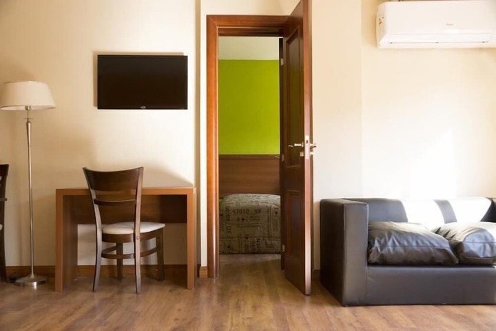 Room 10 of 24