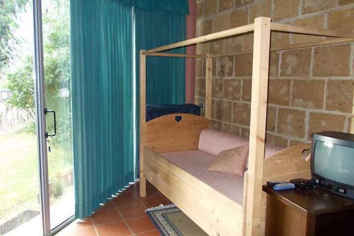 Room 9 of 36