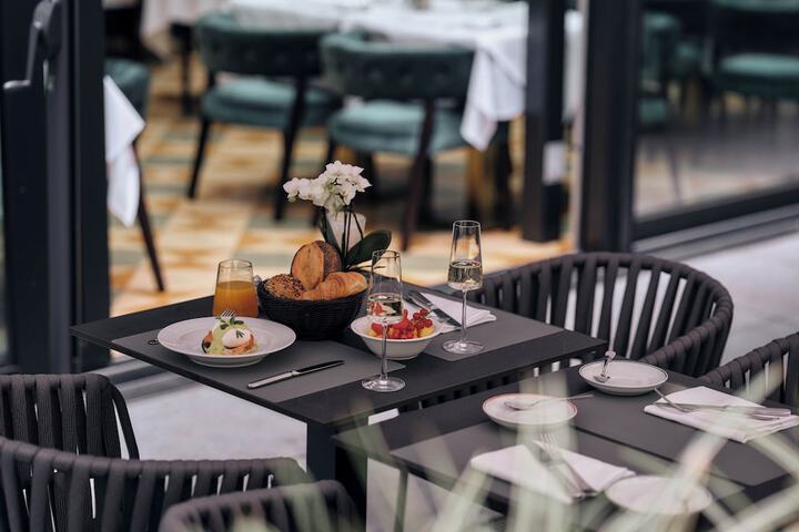 Dining 49 of 72