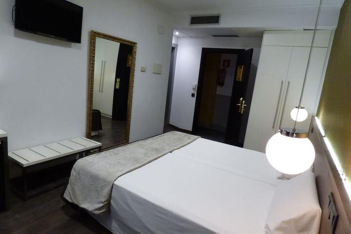 Room 80 of 193