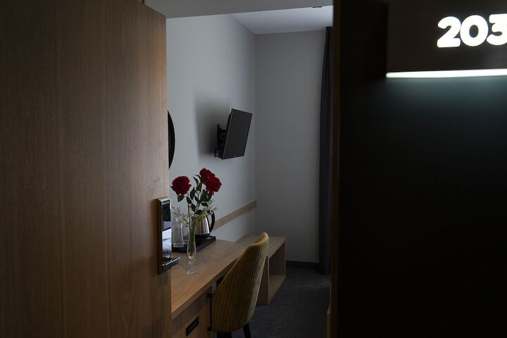 Room 7 of 75