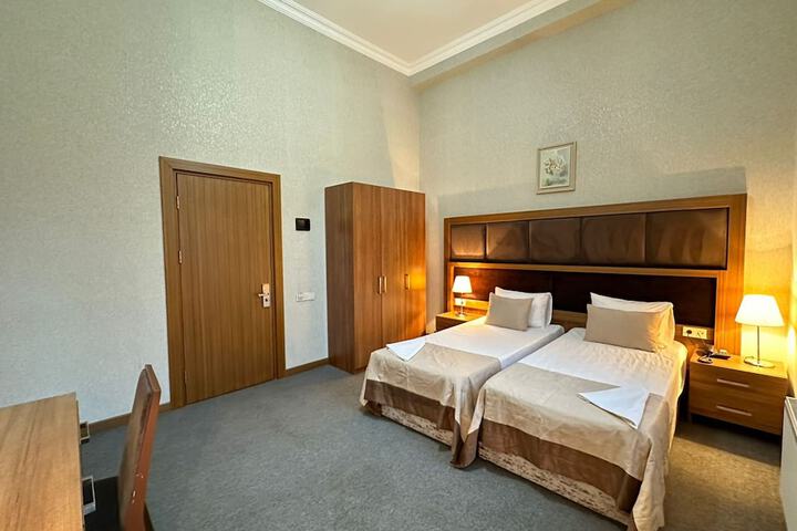 Room 16 of 47