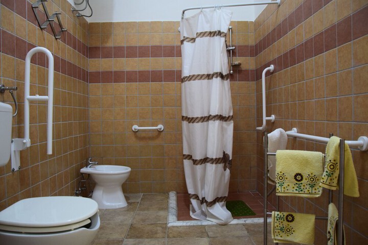 Room 10 of 38
