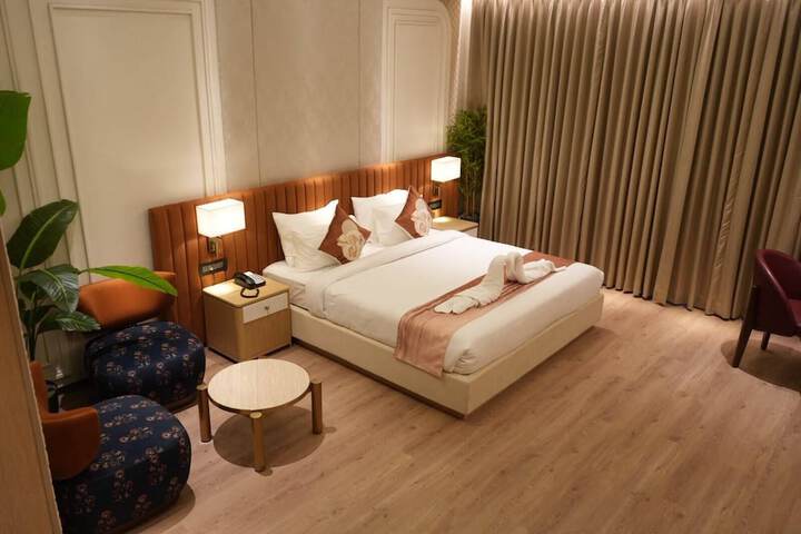 Room 2 of 9