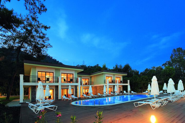 Hotel 75 of 77
