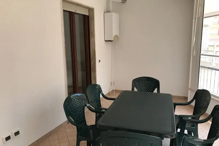 Room 8 of 10