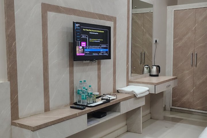 Room 3 of 20