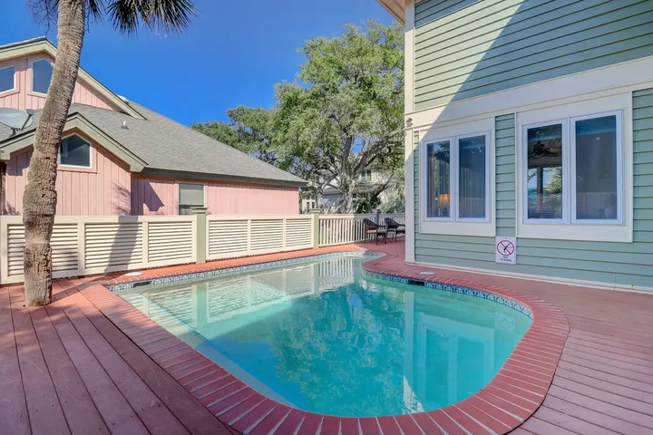 Pool 14 of 22