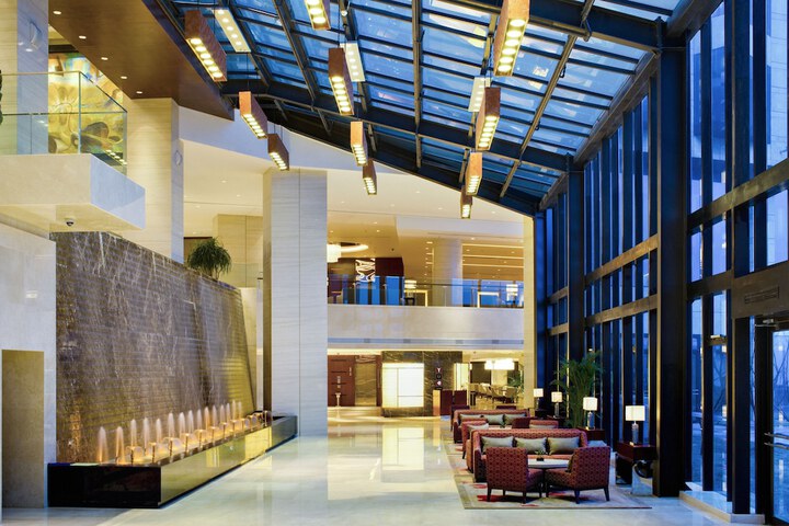 Entrance & Lobby