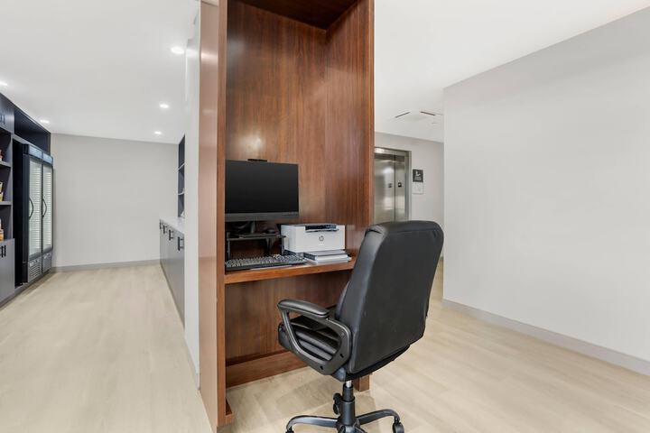 Business Center 35 of 43