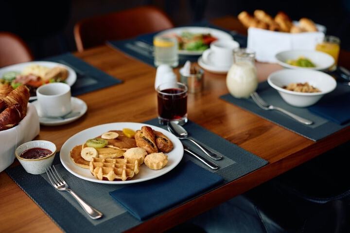 Breakfast/Coffee Service 86 of 108