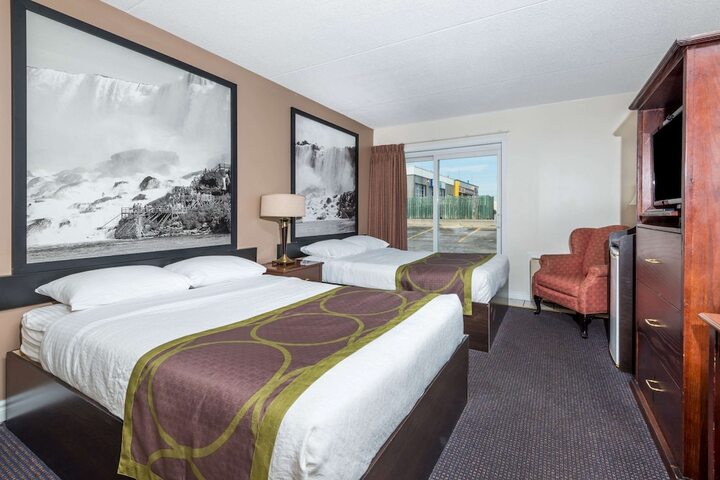 2 Double Beds (3 of 8)