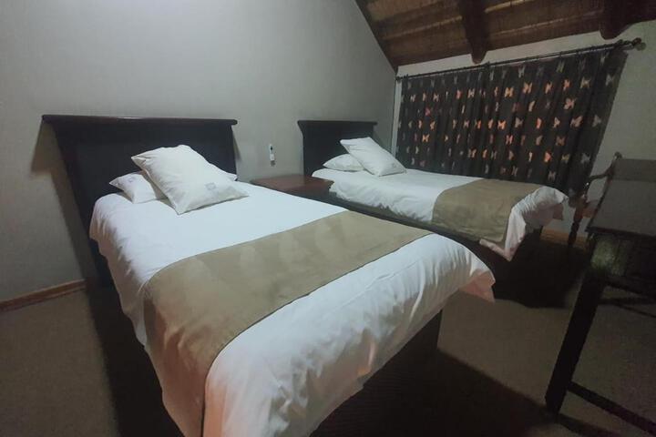 Room 10 of 76