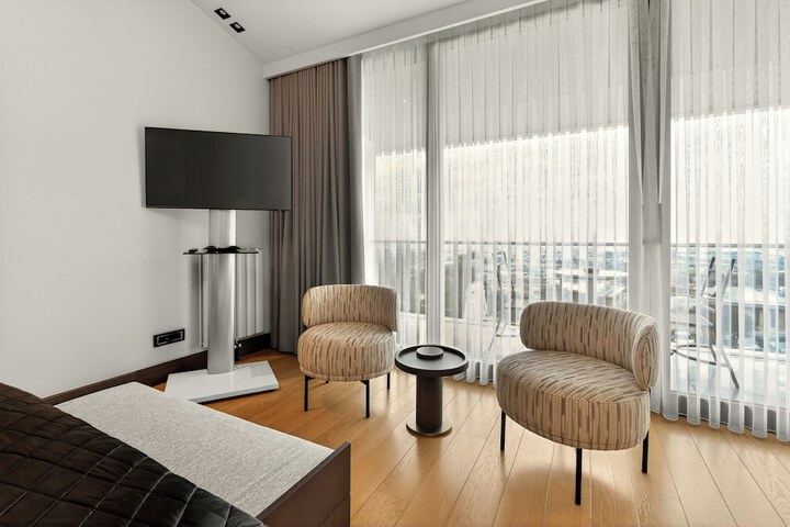 Room 35 of 103