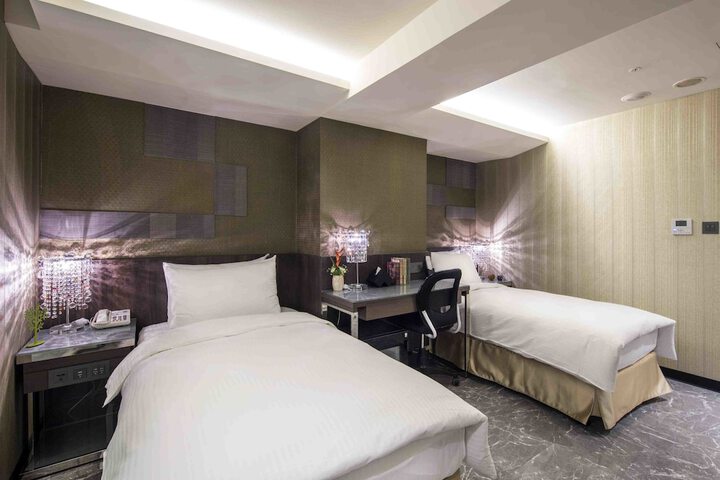 Room 15 of 60