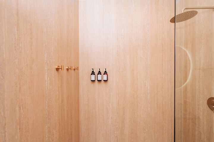 Room 44 of 76